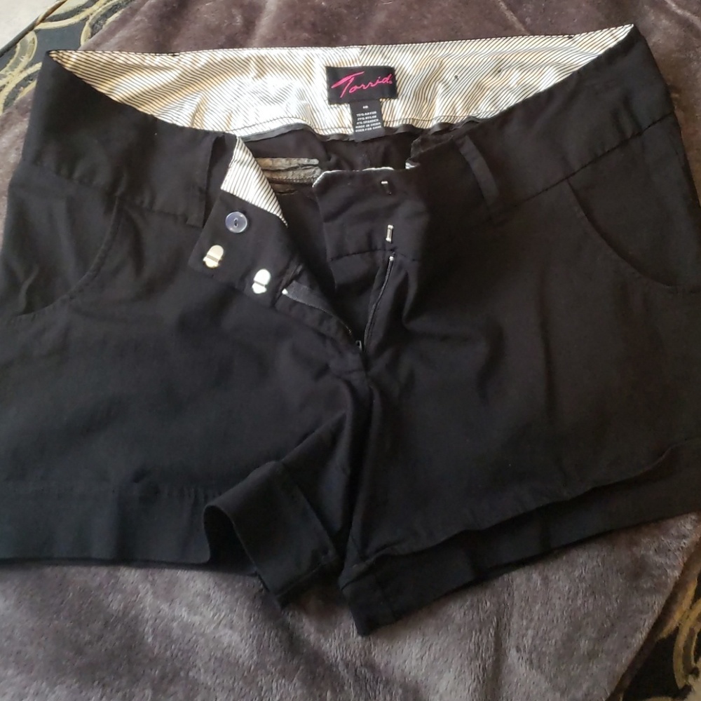 Black cuffed dress stretch shorts